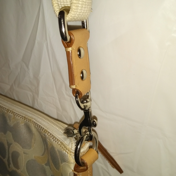 LIKE NEW Coach Beige Cream Tan Hampton's Signature Crossbody Bag Y2K - Picture 8 of 15